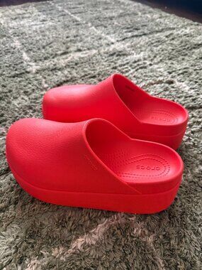 Crocs Dylan Platform Clog in Starfish